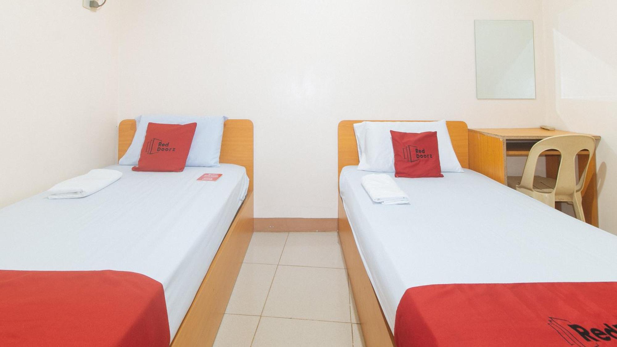 Reddoorz @ Asiana Pension Inn מנדאוה סיטי מראה חיצוני תמונה
