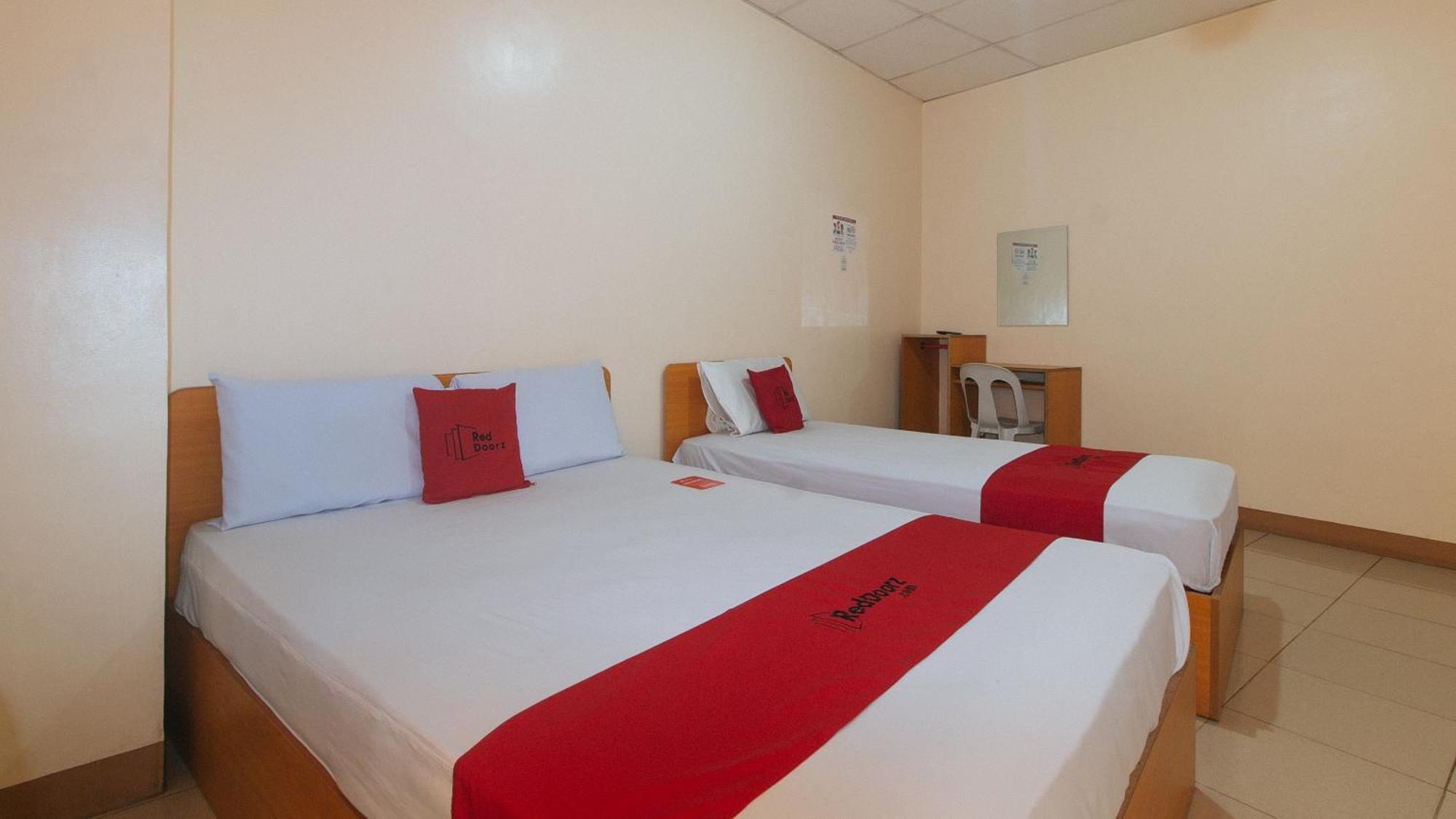 Reddoorz @ Asiana Pension Inn מנדאוה סיטי מראה חיצוני תמונה