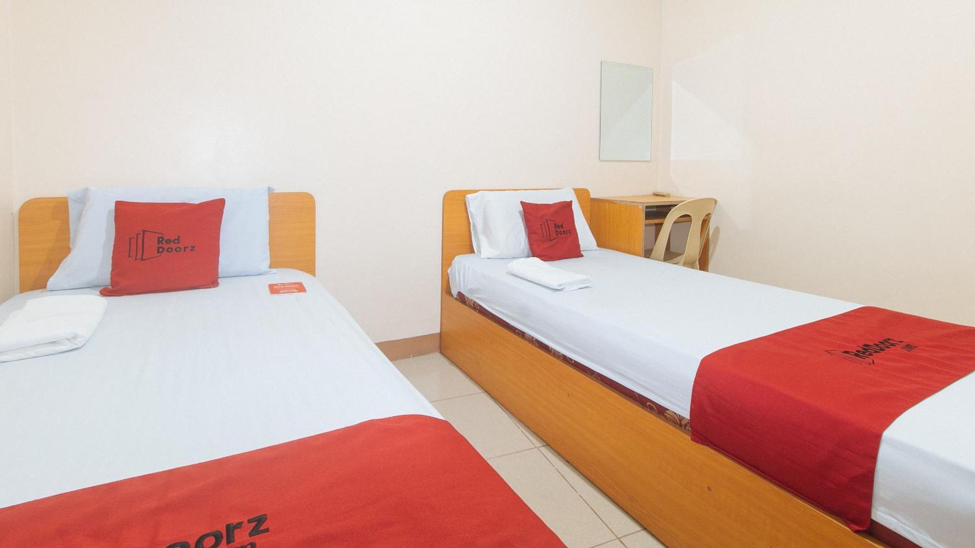 Reddoorz @ Asiana Pension Inn מנדאוה סיטי מראה חיצוני תמונה